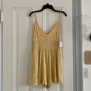 Size large Arizona yellow daisy romper. NOT a dress, a romper.